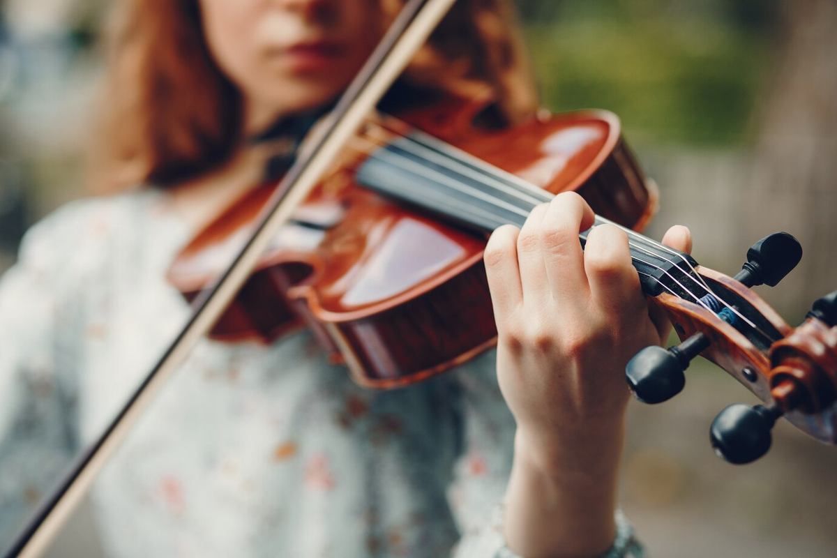Violin Lessons Boost Fine Motor Skills in Kids - Magazetty